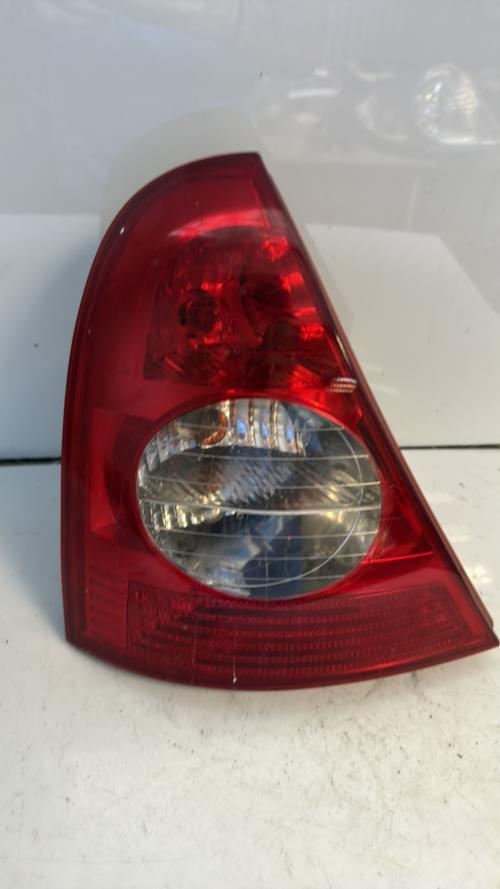 Feu arriere principal gauche (feux) RENAULT CLIO 2 PHASE 2 Essence - Image 2
