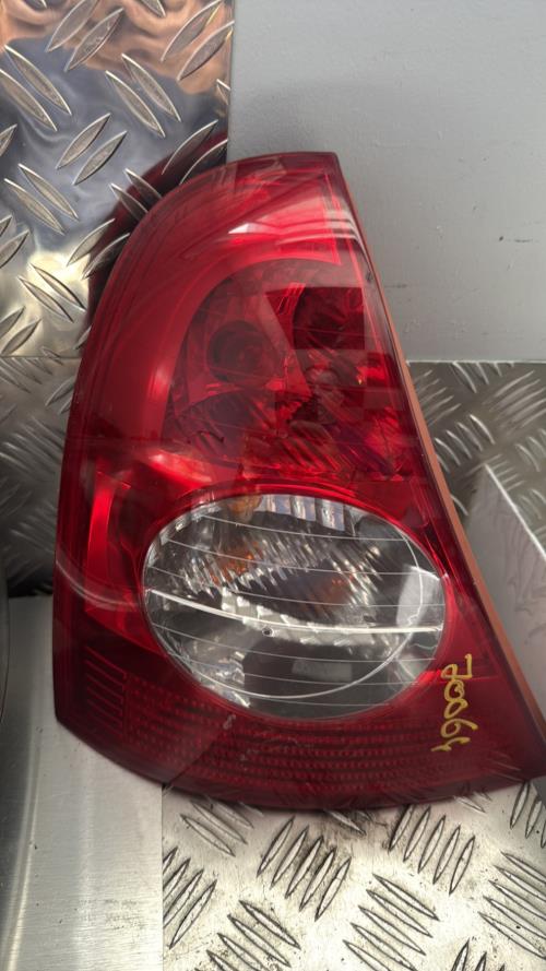 Feu arriere principal gauche (feux) RENAULT CLIO 2 PHASE 2 Essence - Image 1