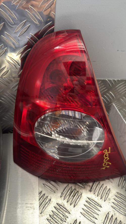 Feu arriere principal gauche (feux) RENAULT CLIO 2 PHASE 2 Essence - Image 3