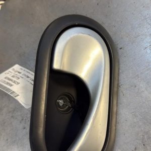 Poignee interieur avant droit RENAULT TWINGO 2 PHASE 1 Essence - Image 1