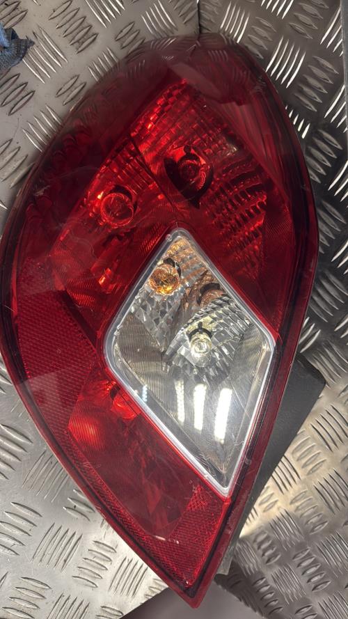 Feu arriere principal gauche (feux) OPEL CORSA D PHASE 2 Diesel - Image 1