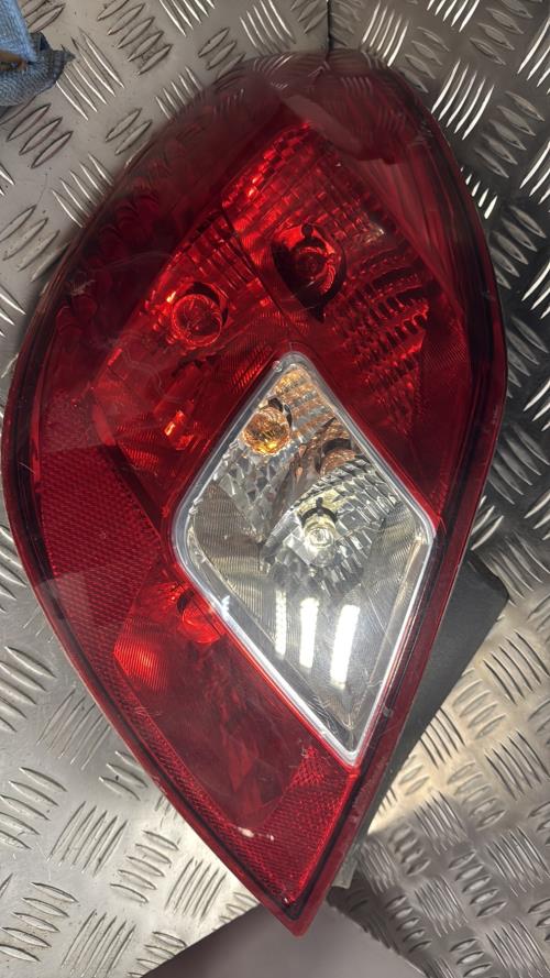 Feu arriere principal gauche (feux) OPEL CORSA D PHASE 2 Diesel - Image 2