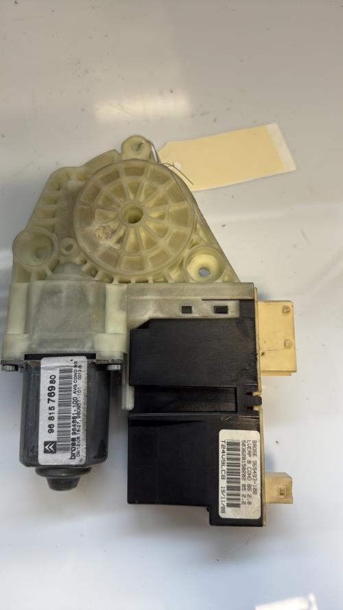 Moteur leve vitre avant gauche CITROEN C4 1 PHASE 1 COUPE Diesel - Image 2