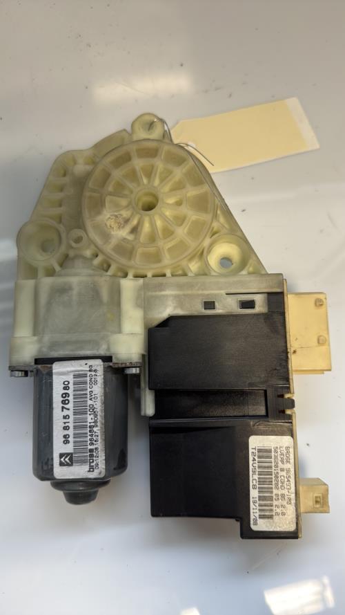 Moteur leve vitre avant gauche CITROEN C4 1 PHASE 1 COUPE Diesel - Image 3