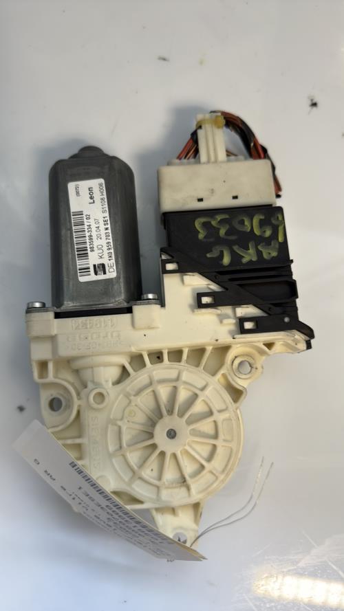 Moteur leve vitre arriere gauche SEAT LEON 2 PHASE 1 Diesel - Image 3