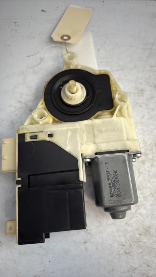 Moteur leve vitre avant gauche CITROEN C4 1 PHASE 1 Diesel - Image 3