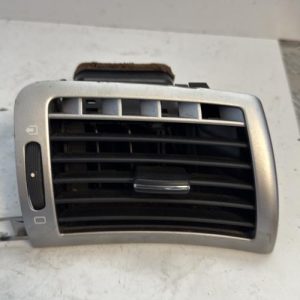 Aerateur tableau de bord avant droit PEUGEOT 407 PHASE 1 BREAK Diesel - Image 1