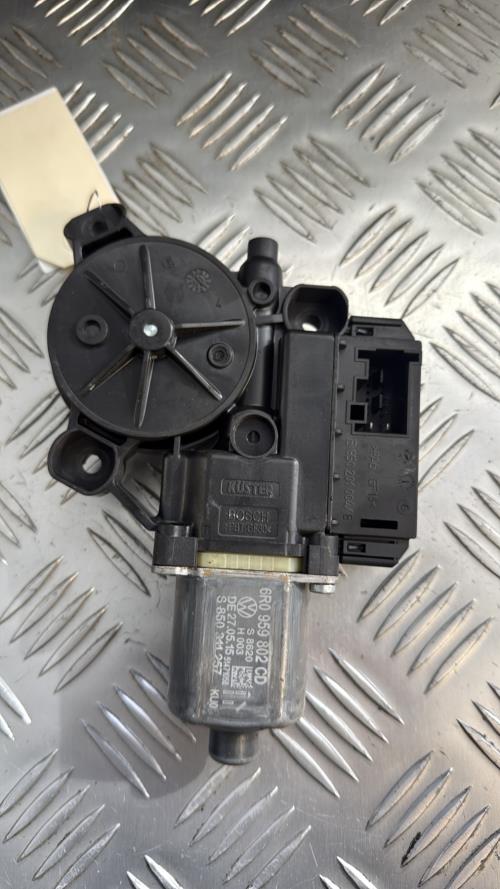 Moteur leve vitre avant droit VOLKSWAGEN POLO 5 PHASE 2 Diesel - Image 2