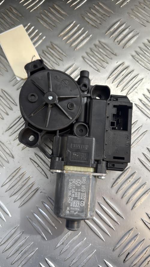 Moteur leve vitre avant droit VOLKSWAGEN POLO 5 PHASE 2 Diesel - Image 3