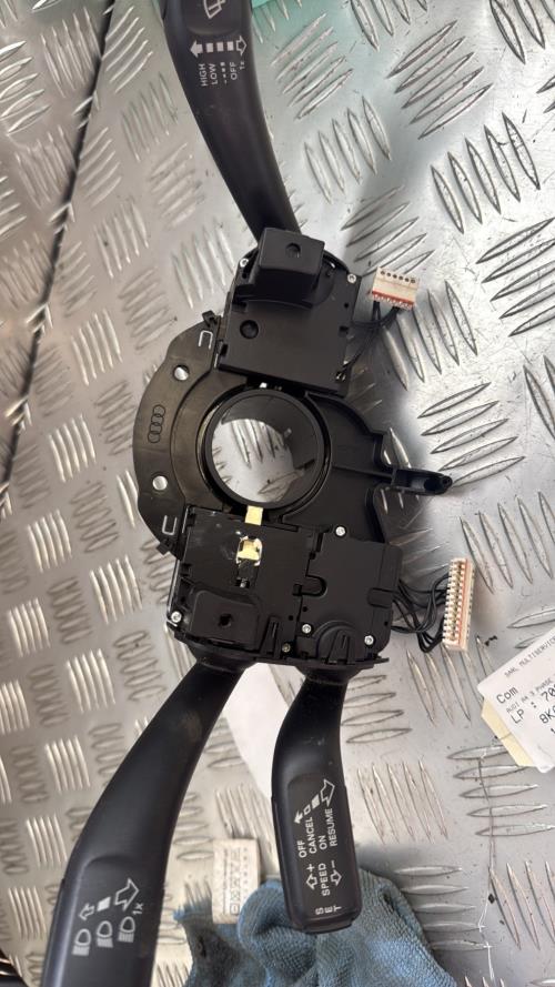 Com (Bloc Contacteur Tournant+Commodo Essuie Glace+Commodo Phare) AUDI A4 3 PHASE 1 Diesel - Image 1