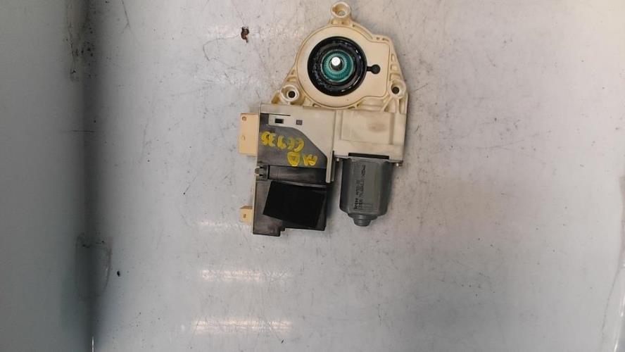 Moteur leve vitre avant gauche CITROEN C4 1 PHASE 1 Diesel - Image 3