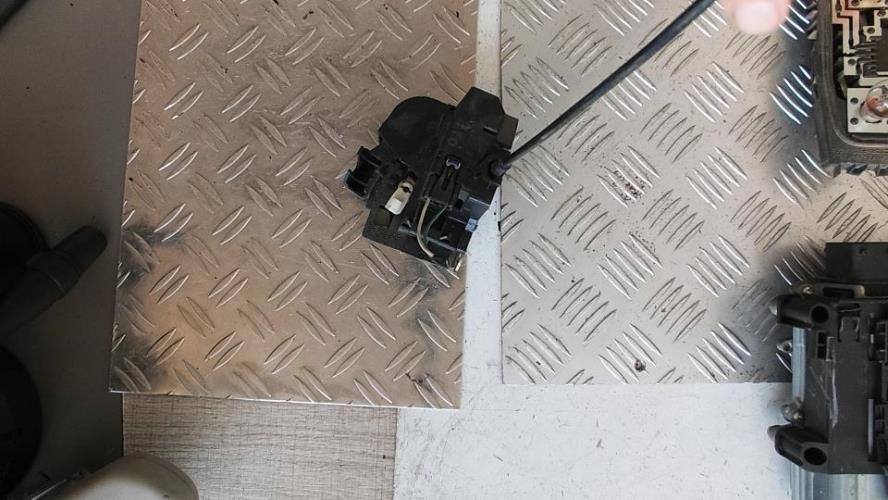 Serrure avant droit RENAULT SCENIC 1 PHASE 2 Essence - Image 3