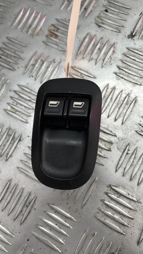 Interrupteur de leve vitre avant gauche PEUGEOT 206+ Essence - Image 1