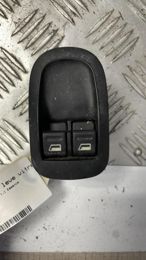 Interrupteur de leve vitre avant gauche PEUGEOT 206+ Essence - Image 1