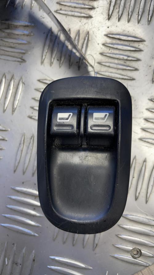 Interrupteur de leve vitre avant gauche PEUGEOT 206 PHASE 1 Diesel - Image 1