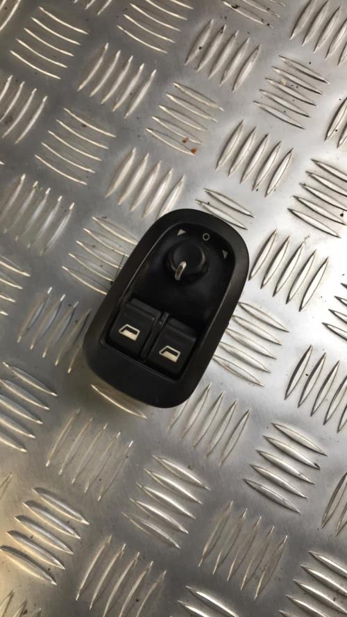 Interrupteur de leve vitre avant gauche PEUGEOT 206+ - Image 2