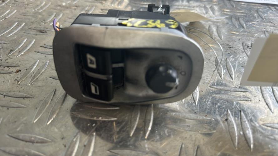 Interrupteur de leve vitre avant gauche PEUGEOT 206+ Diesel - Image 3