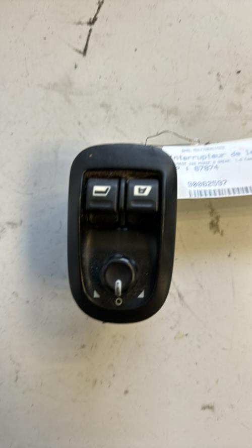 Interrupteur de leve vitre avant gauche PEUGEOT 206 PHASE 2 BREAK Essence - Image 1