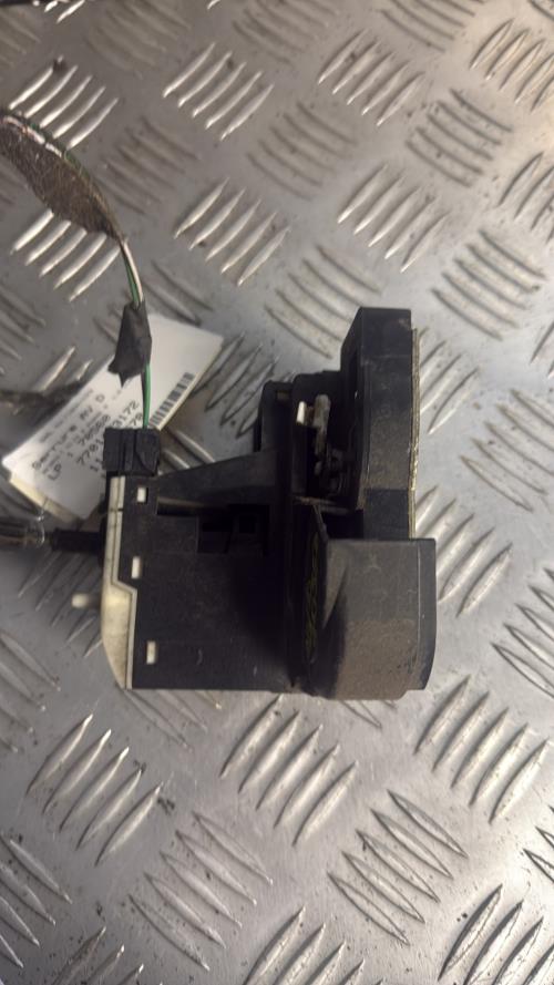 Serrure avant droit RENAULT CLIO 2 PHASE 2 Diesel - Image 1