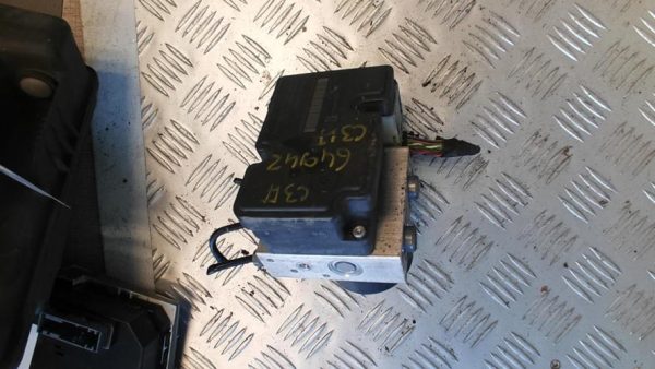 Bloc ABS (freins anti-blocage) CITROEN C3 2 PHASE 1 Essence - Image 3