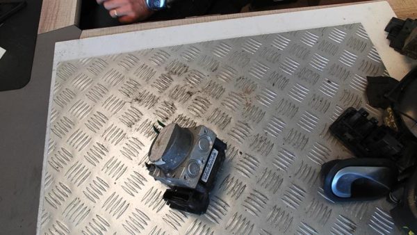 Bloc ABS (freins anti-blocage) RENAULT SCENIC 2 PHASE 1 Essence - Image 2