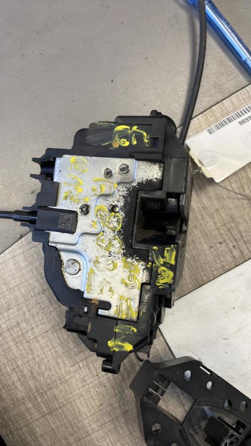 Serrure avant gauche RENAULT MEGANE 2 PHASE 1 Diesel - Image 1