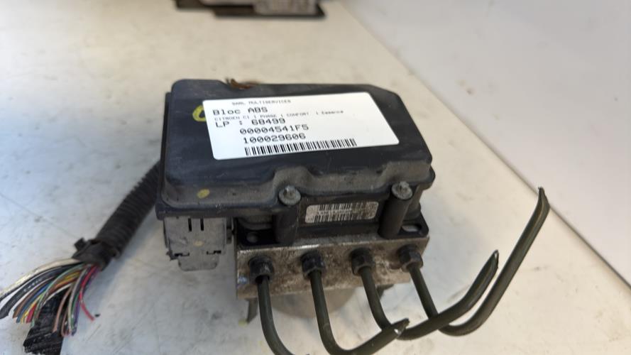 Bloc ABS (freins anti-blocage) CITROEN C1 1 PHASE 1 Essence - Image 1