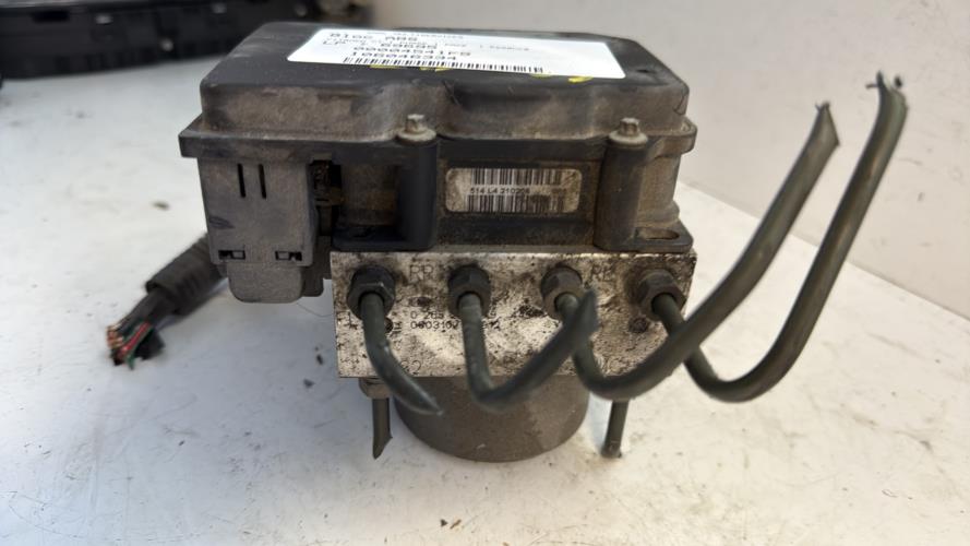Bloc ABS (freins anti-blocage) CITROEN C1 1 PHASE 1 Essence - Image 2