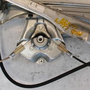 Leve vitre electrique avant droit RENAULT CLIO 3 PHASE 1 BREAK Diesel - Image 1
