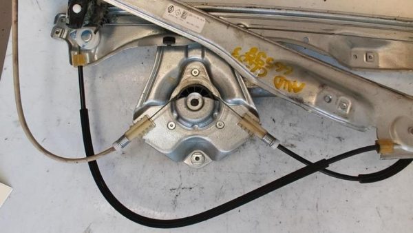 Leve vitre electrique avant droit RENAULT CLIO 3 PHASE 1 BREAK Diesel - Image 1