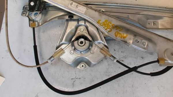 Leve vitre electrique avant droit RENAULT CLIO 3 PHASE 1 BREAK Diesel - Image 2