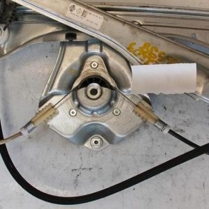 Leve vitre electrique avant gauche RENAULT CLIO 3 PHASE 1 BREAK Diesel - Image 1