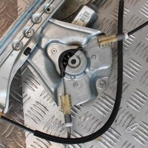 Leve vitre electrique avant droit RENAULT CLIO 3 PHASE 1 Diesel - Image 1