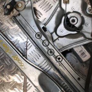 Leve vitre electrique avant gauche RENAULT CLIO 3 PHASE 1 Diesel - Image 1