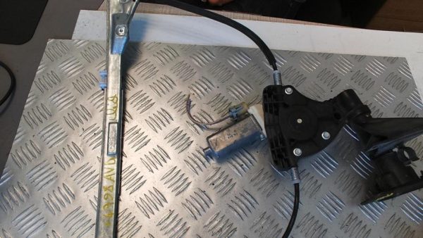 Leve vitre electrique avant droit RENAULT CLIO 2 PHASE 2 Essence - Image 3