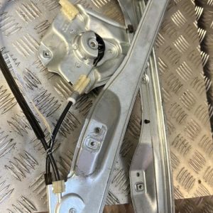 Leve vitre electrique avant droit RENAULT CLIO 3 PHASE 1 Essence - Image 1