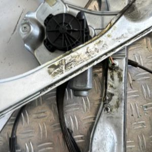 Leve vitre electrique avant gauche RENAULT CLIO 3 PHASE 1 Diesel - Image 1