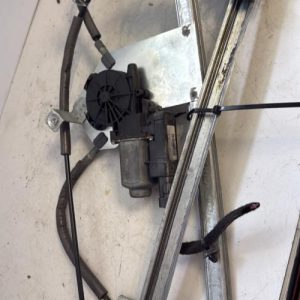 Leve vitre electrique avant gauche RENAULT CLIO 3 PHASE 1 Essence - Image 1