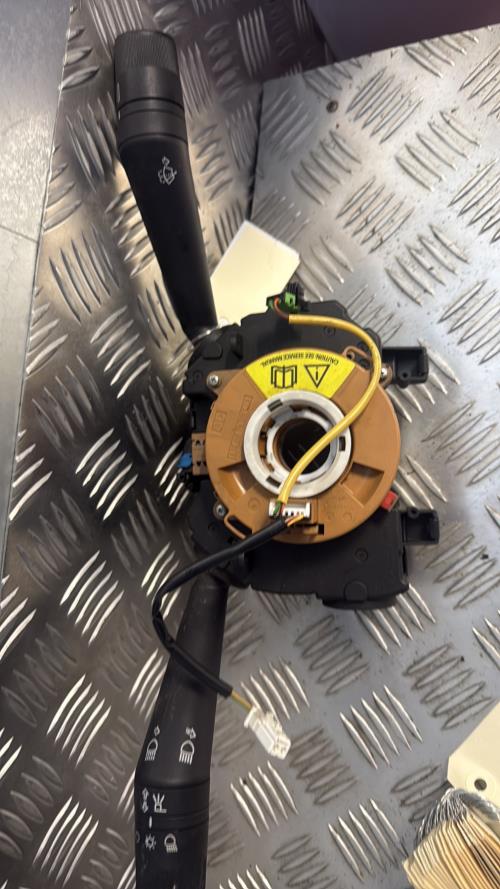 Com (Bloc Contacteur Tournant+Commodo Essuie Glace+Commodo Phare) CITROEN NEMO Diesel - Image 2