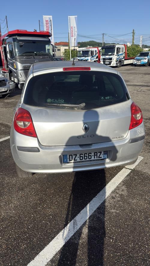 Autoradio d'origine RENAULT CLIO 3 PHASE 1 Diesel - Image 4