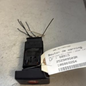 Bouton de warning DACIA LOGAN MCV 1 PHASE 1 BREAK Essence - Image 1