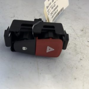 Bouton de warning RENAULT SCENIC 3 PHASE 1 Diesel - Image 1