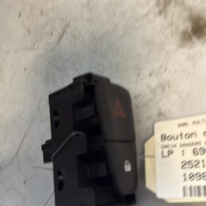 Bouton de warning DACIA SANDERO 2 PHASE 2 Essence - Image 1