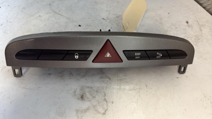 Bouton de warning PEUGEOT 308 1 SW PHASE 1 BREAK Diesel - Image 2