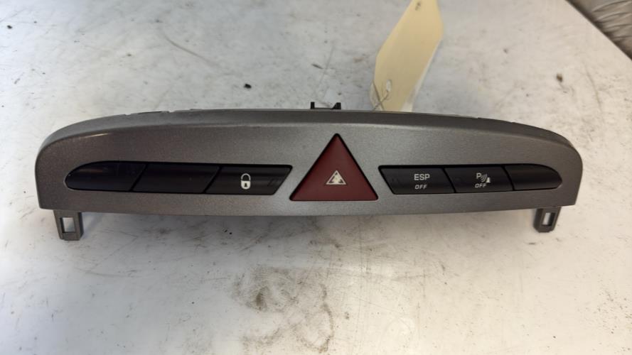 Bouton de warning PEUGEOT 308 1 SW PHASE 1 BREAK Diesel - Image 3