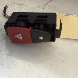 Bouton de warning RENAULT MEGANE 3 PHASE 1 BREAK Diesel - Image 1
