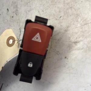 Bouton de warning RENAULT MEGANE 3 PHASE 1 Diesel - Image 1