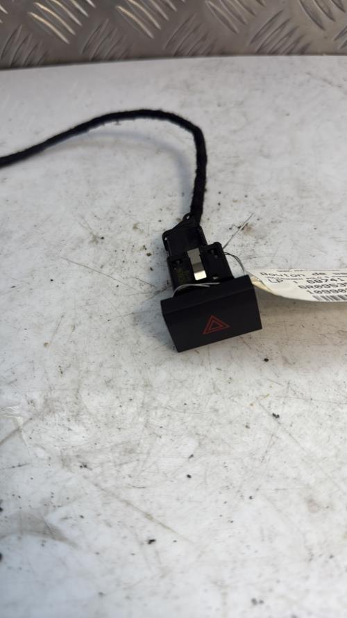 Bouton de warning VOLKSWAGEN POLO 5 PHASE 1 Diesel - Image 2