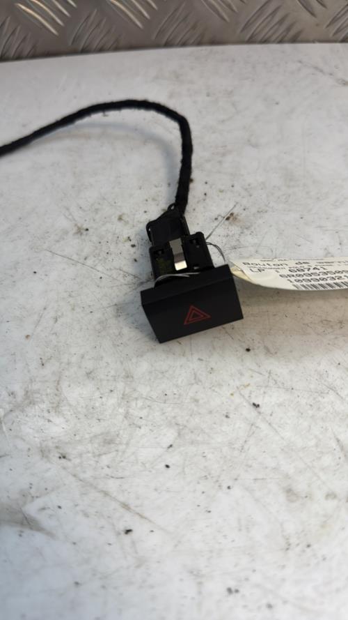 Bouton de warning VOLKSWAGEN POLO 5 PHASE 1 Diesel - Image 3