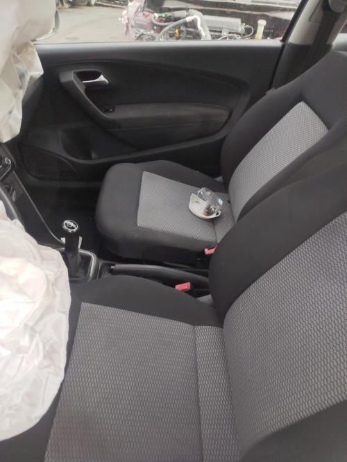 Bouton de warning VOLKSWAGEN POLO 5 PHASE 1 Diesel - Image 6